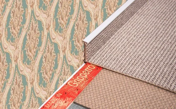 Плинтус для ковролина Korner Listwa 106 Светло-серый 2,5м (50мм) в Йошкар-Оле