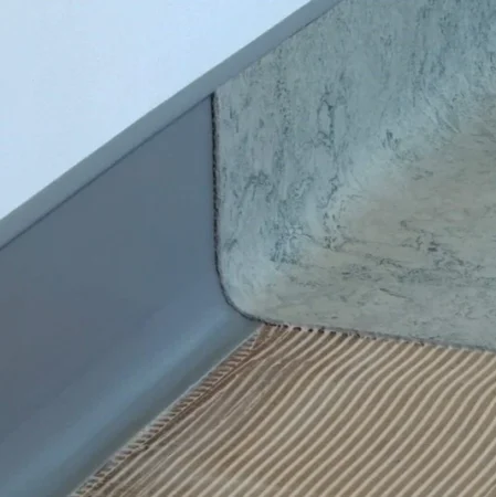 Коннелюрный односоставной плинтус Bonkeel Prof Серый (95х2700мм) в Йошкар-Оле