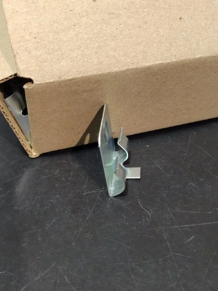 Клипсы к плинтусу MDF Bonkeel (50шт) в Йошкар-Оле